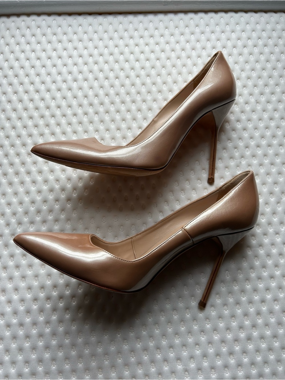 Manolo Blahnik BB Patent 105 Beige Nude Pointed Toe Pumps IT 38 US 8